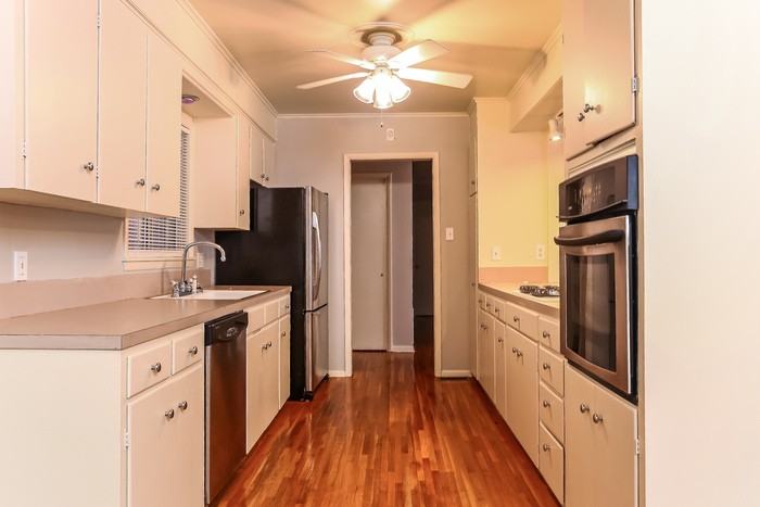 612 Hall Dr - Photo 6 of 12