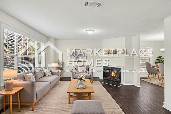 205 Hunting Ct - Photo 3 of 25