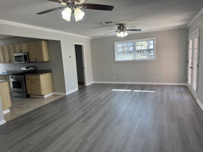 915 Latil St - Photo 5 of 16