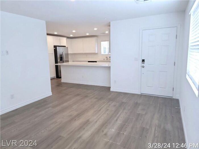 6230 Foxes Dale St - Photo 3 of 34