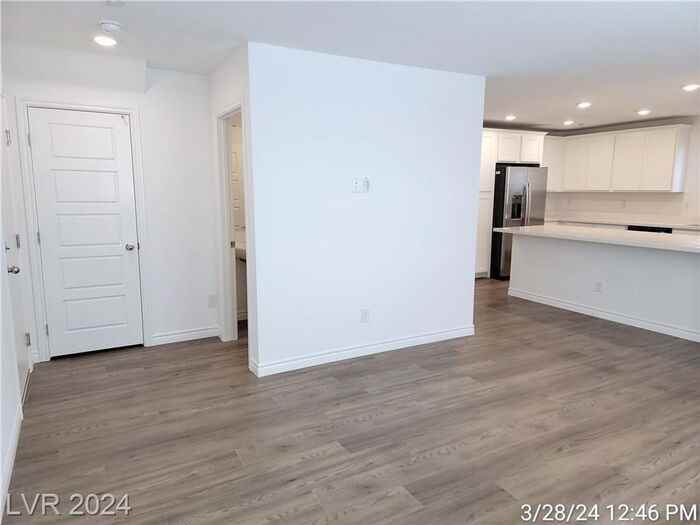 6230 Foxes Dale St - Photo 4 of 34