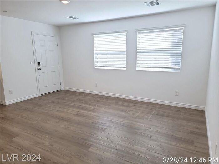 6230 Foxes Dale St - Photo 5 of 34