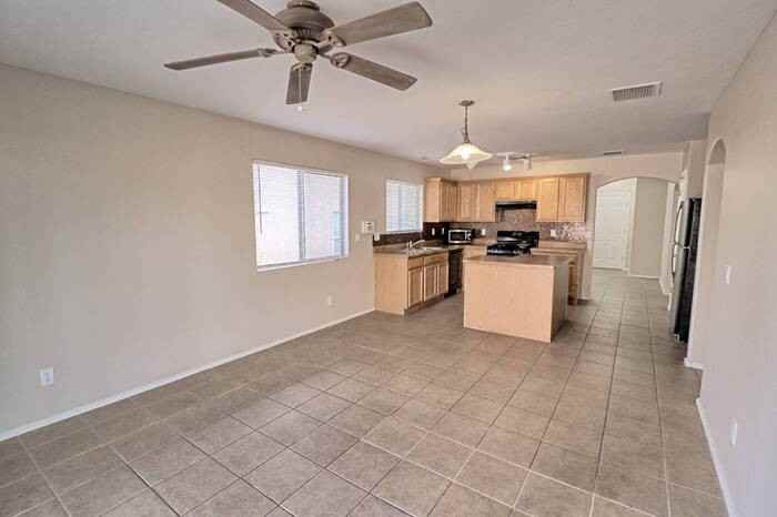 708 W Cholla Crest Dr - Photo 2 of 19