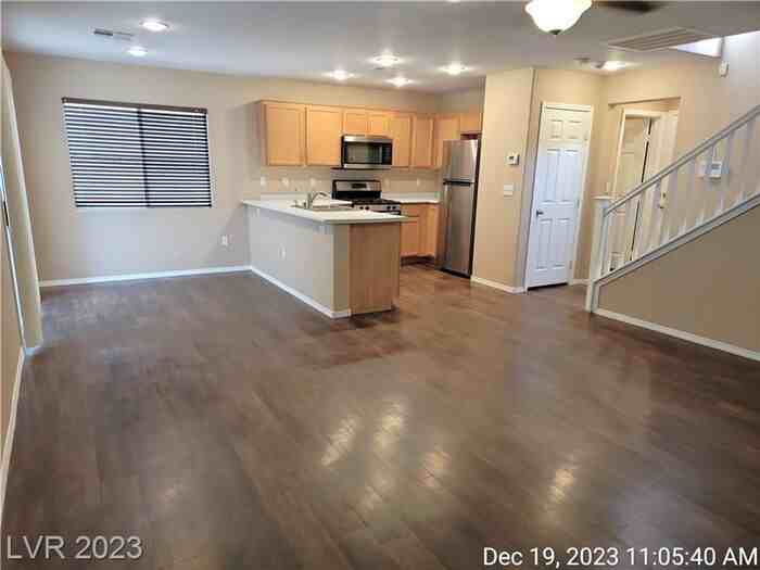 10448 Chandra Ave - Photo 3 of 28