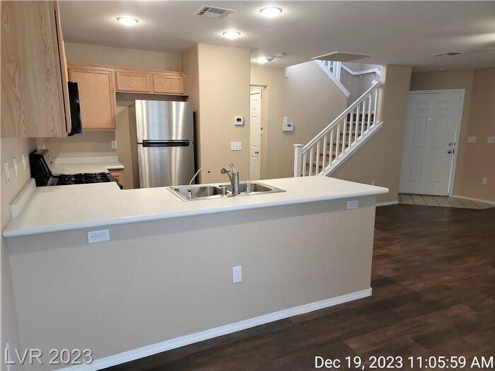 10448 Chandra Ave - Photo 5 of 28