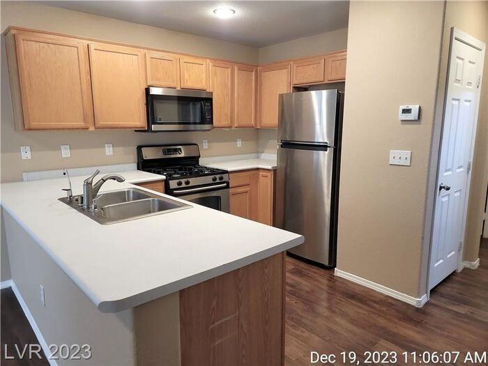 10448 Chandra Ave - Photo 6 of 28