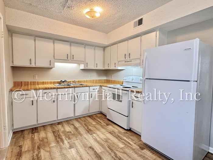 404 S Gregg St - Photo 5 of 12