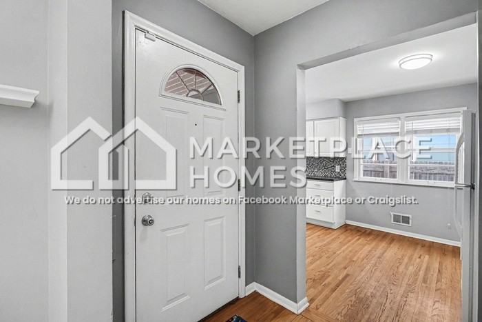 2618 Upton Ave N - Photo 3 of 21