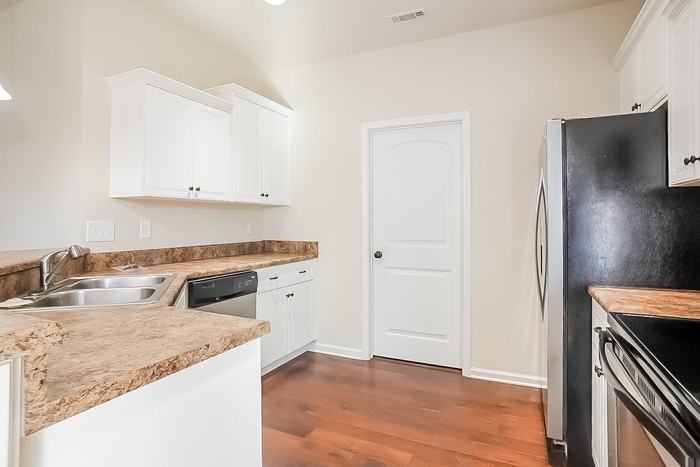 6006 Tyne Ln - Photo 3 of 10