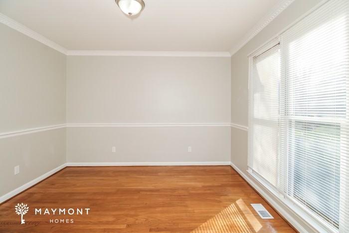 121 Silvermill Rd - Photo 5 of 12