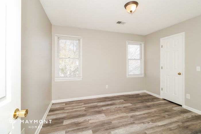 121 Silvermill Rd - Photo 7 of 12