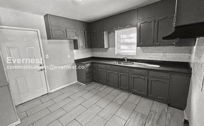 5221 Jefferson St - Photo 2 of 14