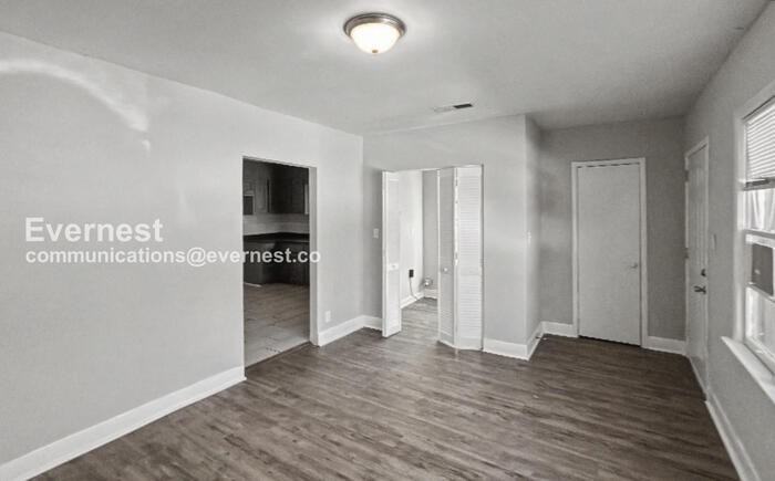 5221 Jefferson St - Photo 4 of 14