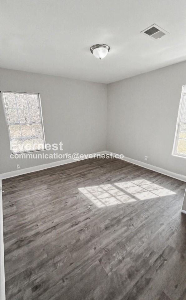 5221 Jefferson St - Photo 6 of 14