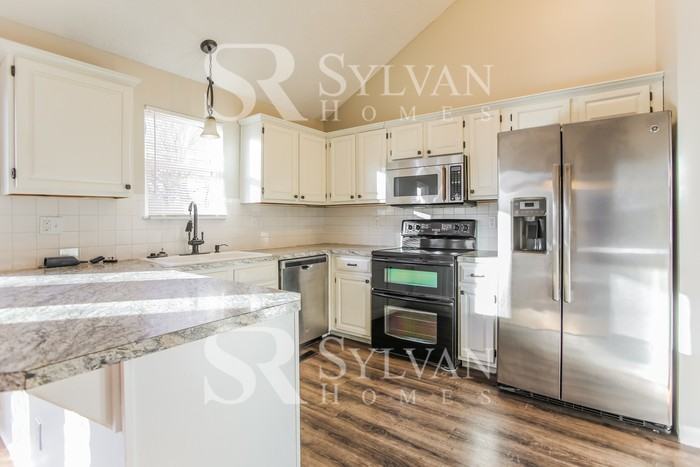 910 Sw Foxtail Dr - Photo 5 of 16