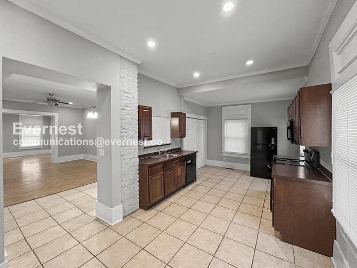 1304 Oakwood Ave - Photo 2 of 22