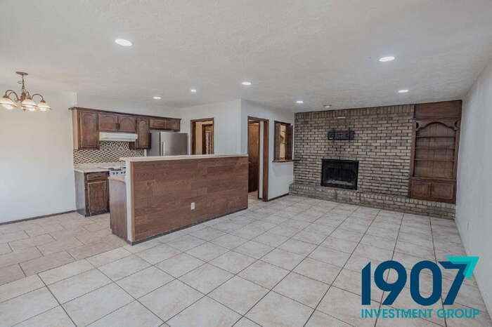 12205 Stratford Dr - Photo 5 of 24