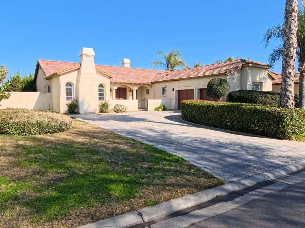 8800 Laguna St - Photo 2 of 37