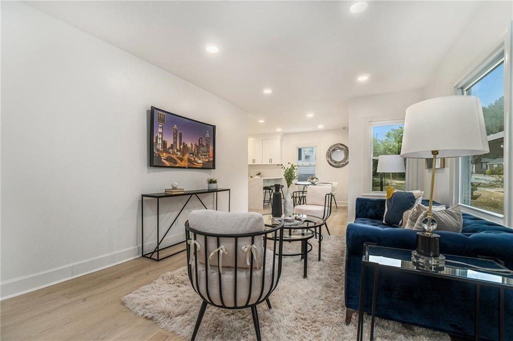 2539 Glendale Cir Se - Photo 3 of 21