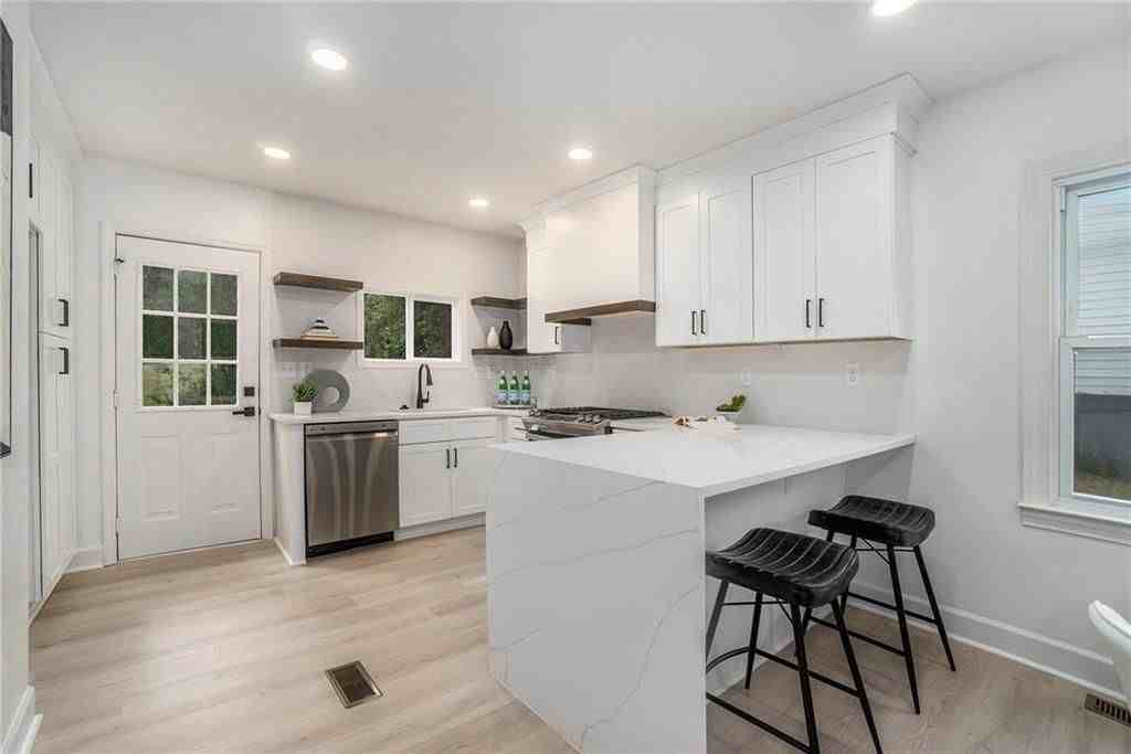 2539 Glendale Cir Se - Photo 7 of 21