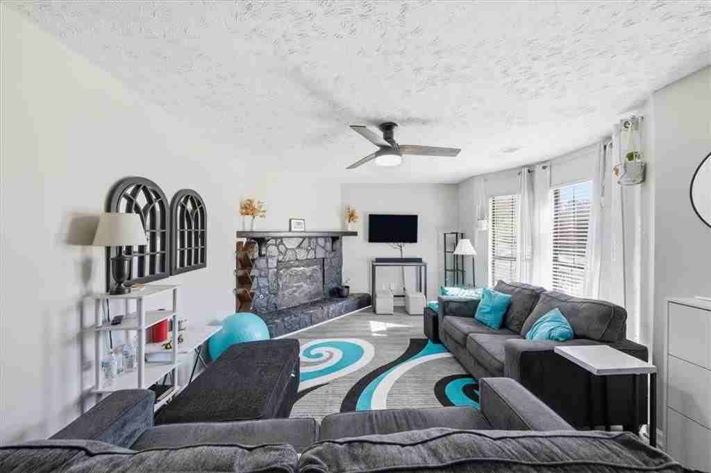 3682 Stephanie Ct - Photo 5 of 23