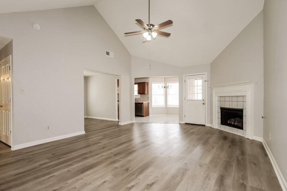 6888 Skylar Mill Ave - Photo 4 of 16