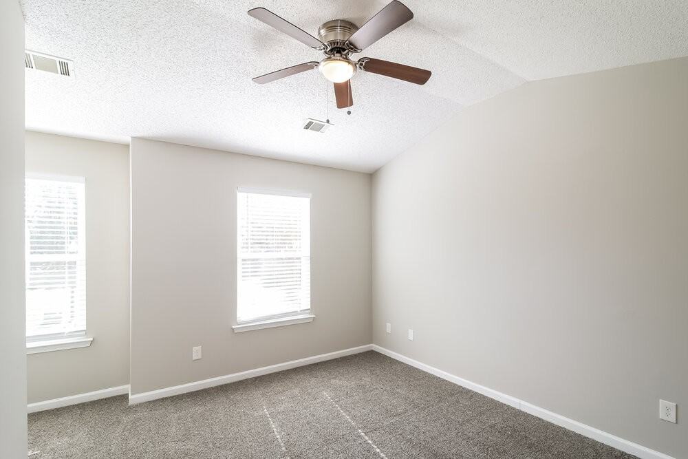 1611 Hallmark Hills Dr - Photo 5 of 17