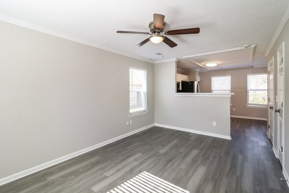 1611 Hallmark Hills Dr - Photo 7 of 17