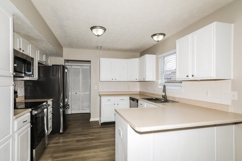 1540 Round Lake Ct - Photo 7 of 16