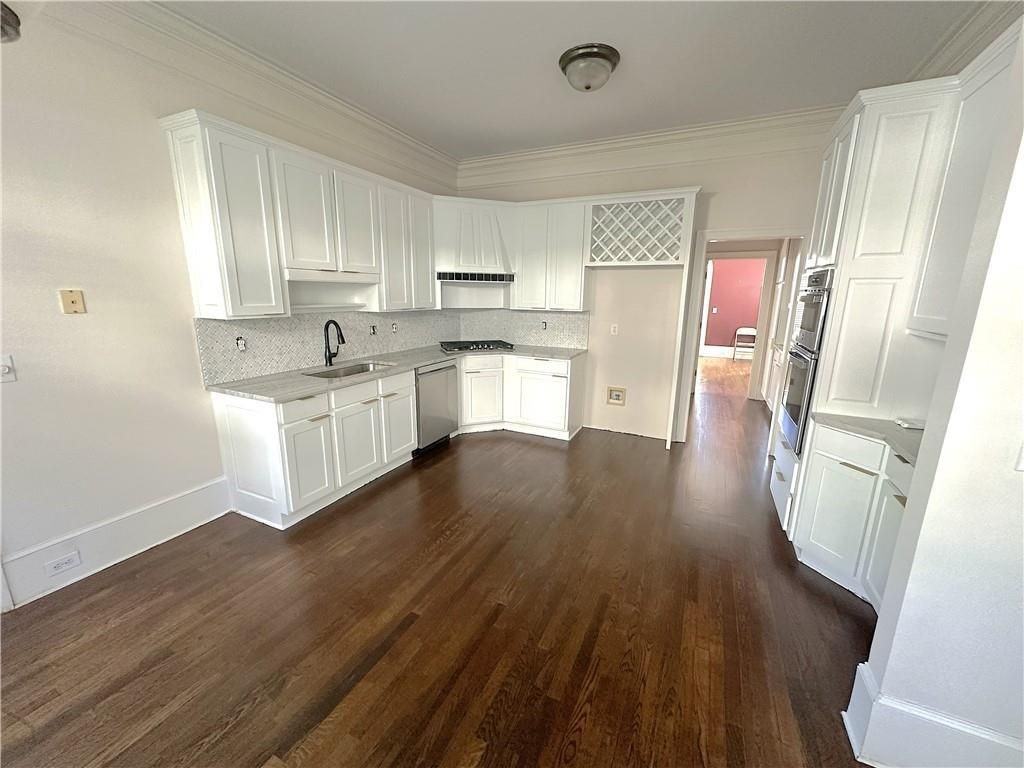 3815 Sidestreet - Photo 6 of 25