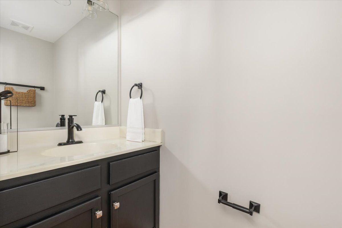 113 Frazer Dr - Photo 3 of 31