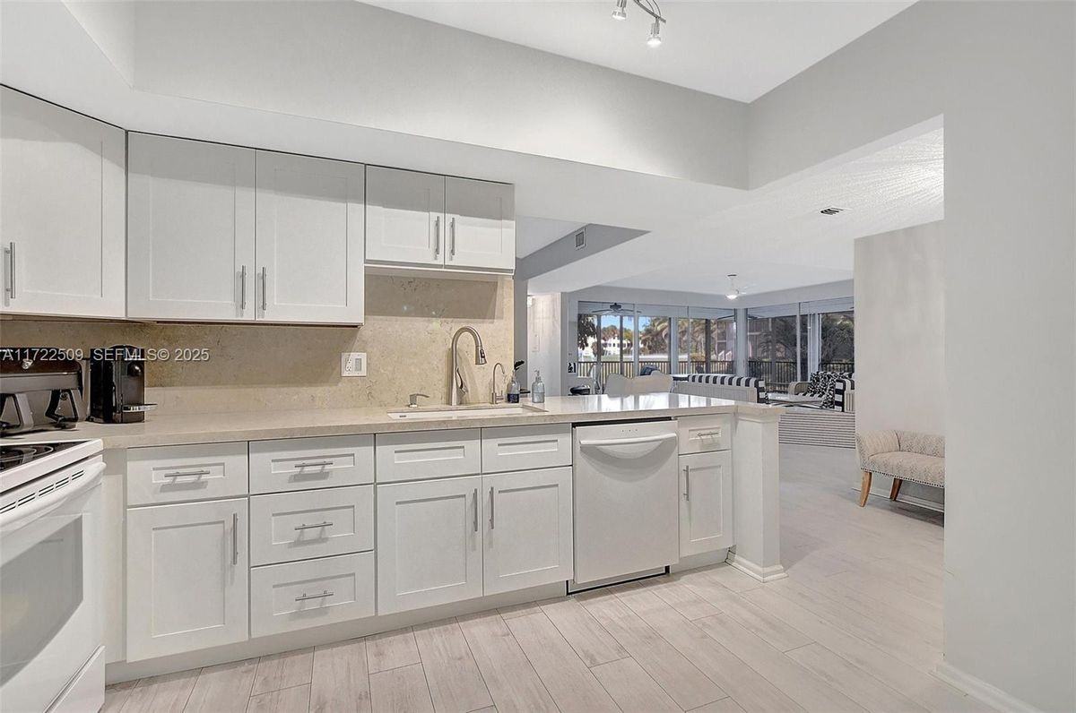 7613 Cinebar Dr - Photo 2 of 11