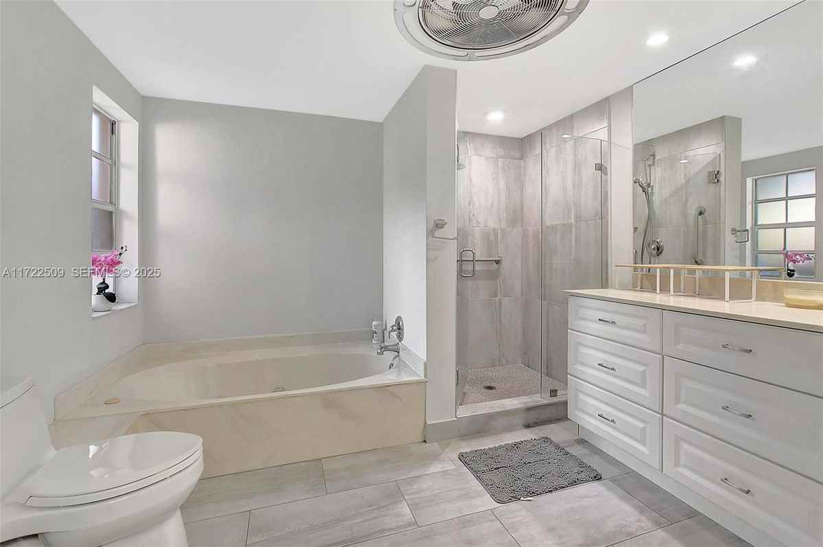 7613 Cinebar Dr - Photo 3 of 11