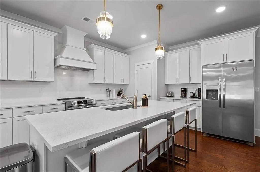 813 Coleman St Sw - Photo 3 of 34