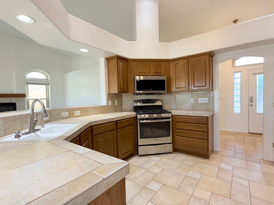 1747 E Winter Haven Dr - Photo 3 of 15