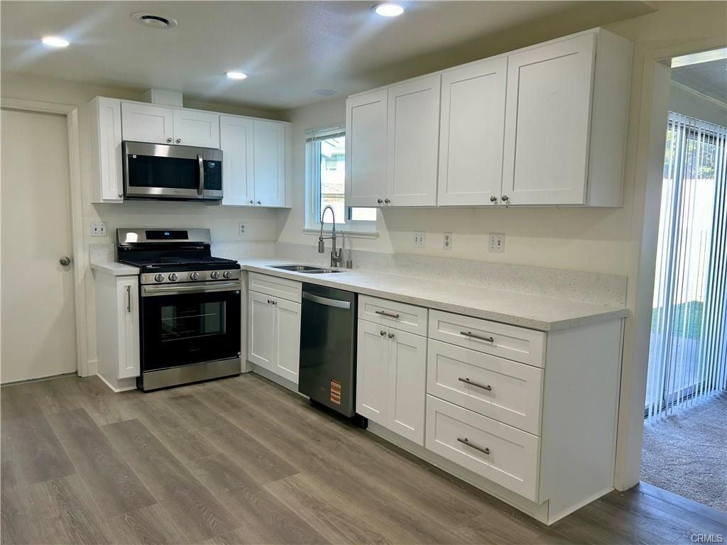 1007 Harrison Ct - Photo 2 of 3