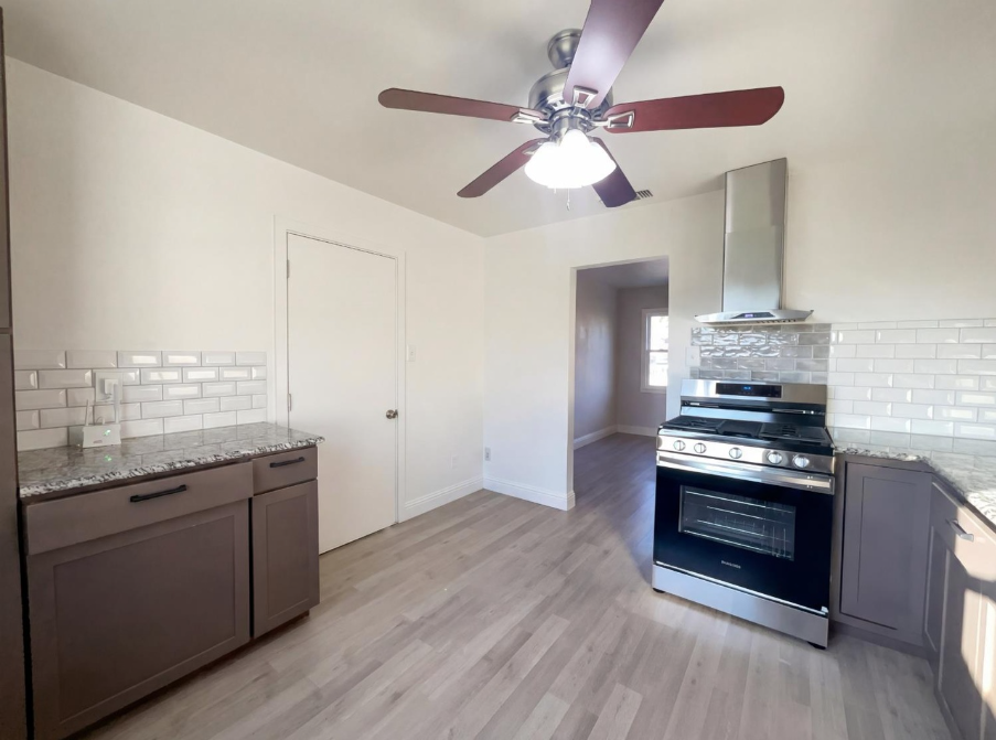 3910 Ivy St - Photo 3 of 21