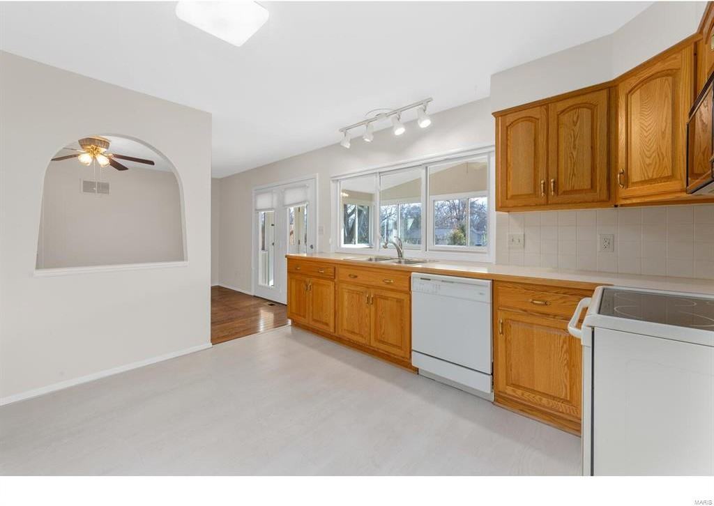 596 Golfwood Dr #NA - Photo 5 of 15