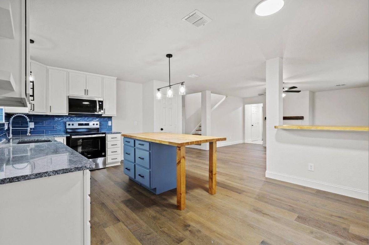 1713 Pebblebrook Ln - Photo 4 of 38