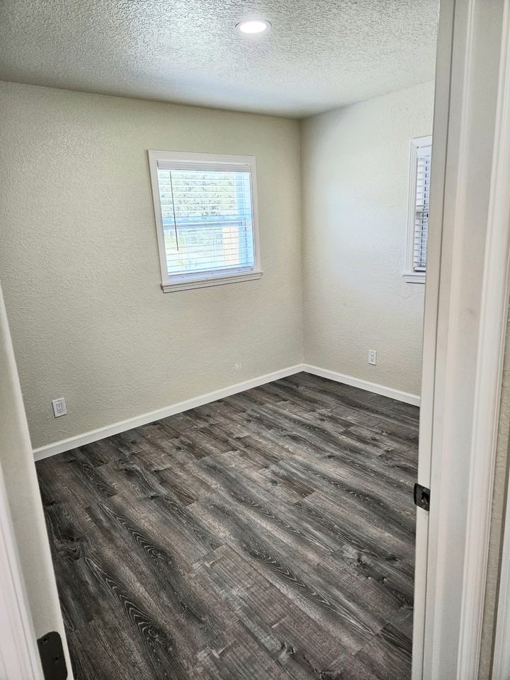 105 Lagrange Ave #NA - Photo 7 of 10