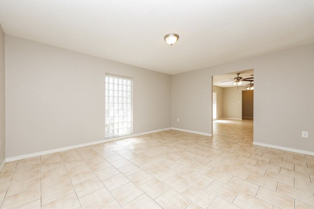 26915 Magnolia Blvd - Photo 3 of 31