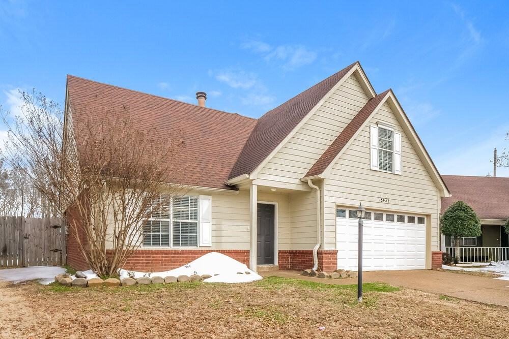 8432 Creek Front Dr - Photo 4 of 17