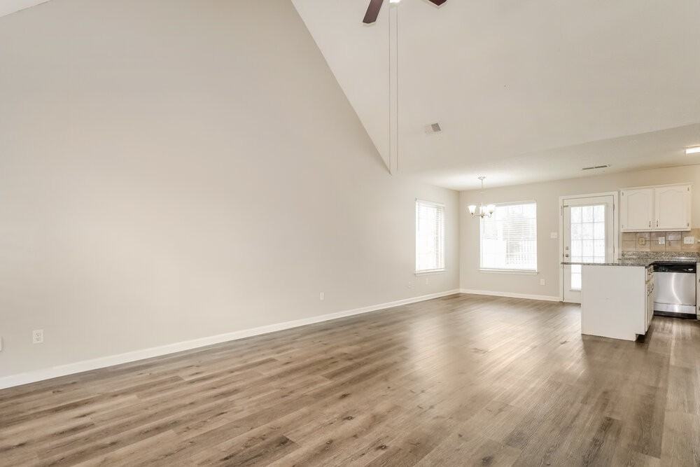 8432 Creek Front Dr - Photo 6 of 17