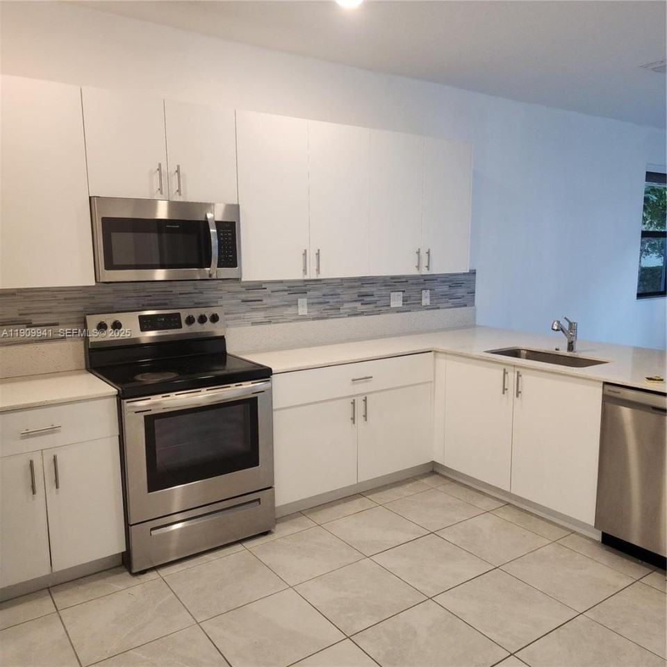 236 Sw 159th Ter - Photo 3 of 14