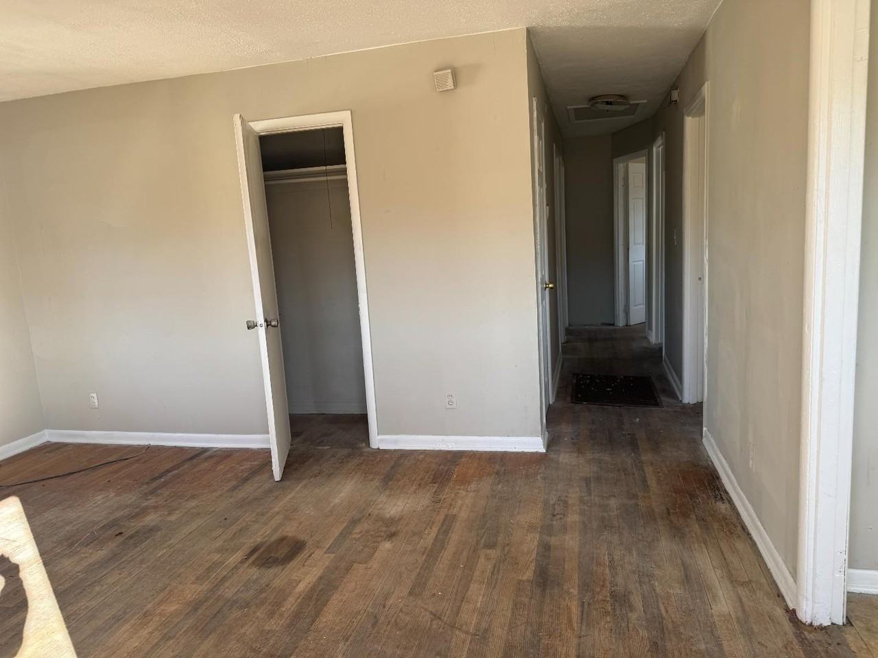 324 15th Ave W - Photo 3 of 8