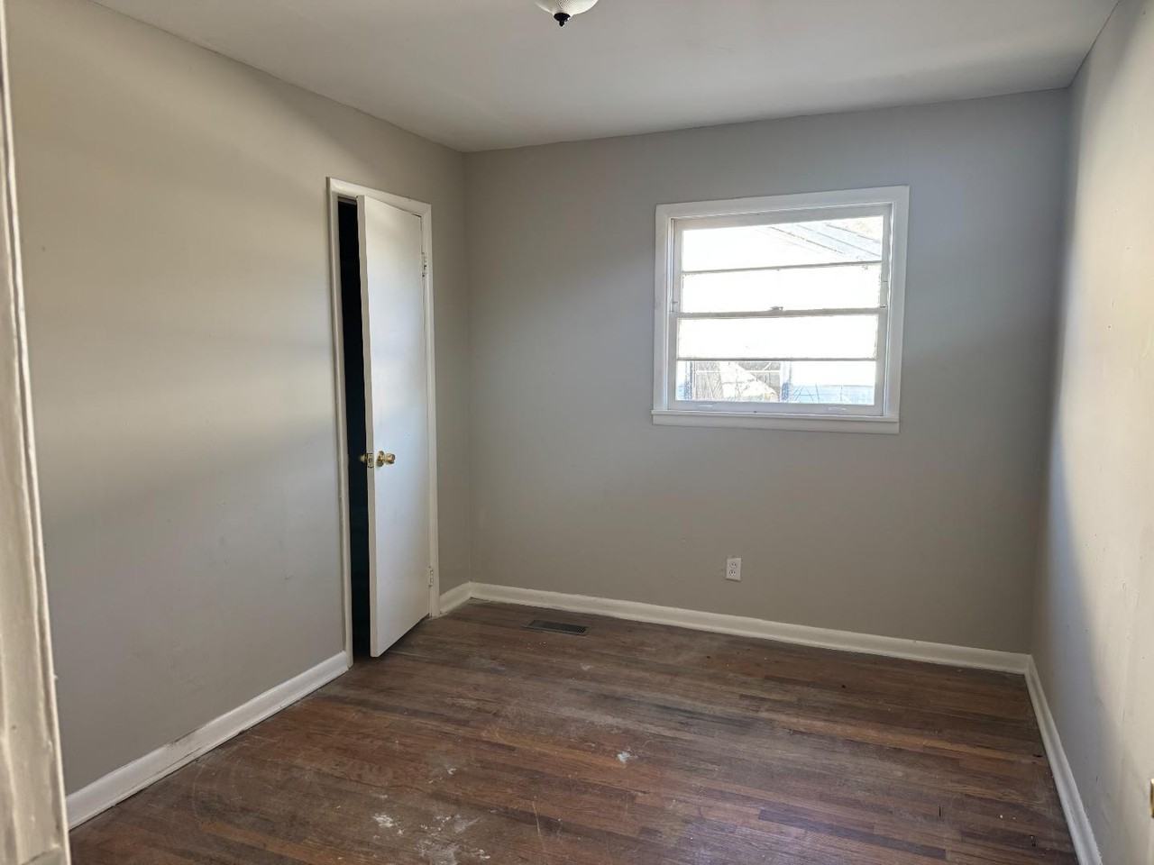 324 15th Ave W - Photo 7 of 8