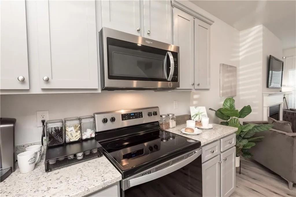 4325 Shaffer Ct - Photo 4 of 36