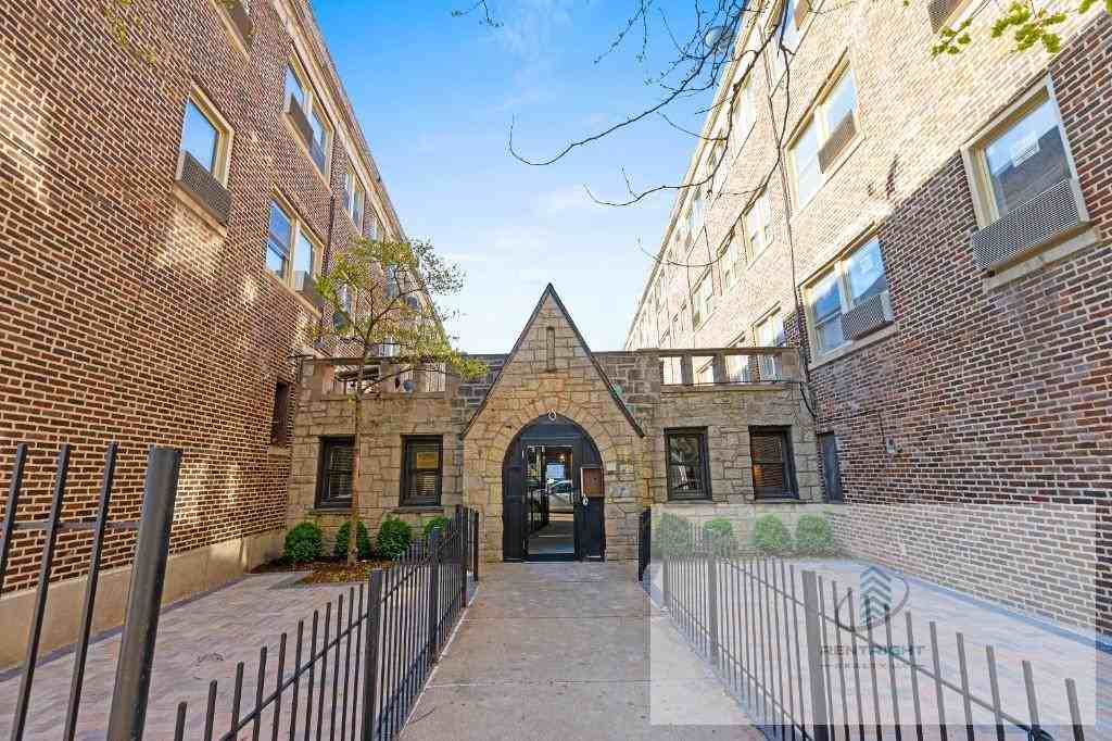 1553 W Hollywood Ave #1553-208 - Photo 2 of 20