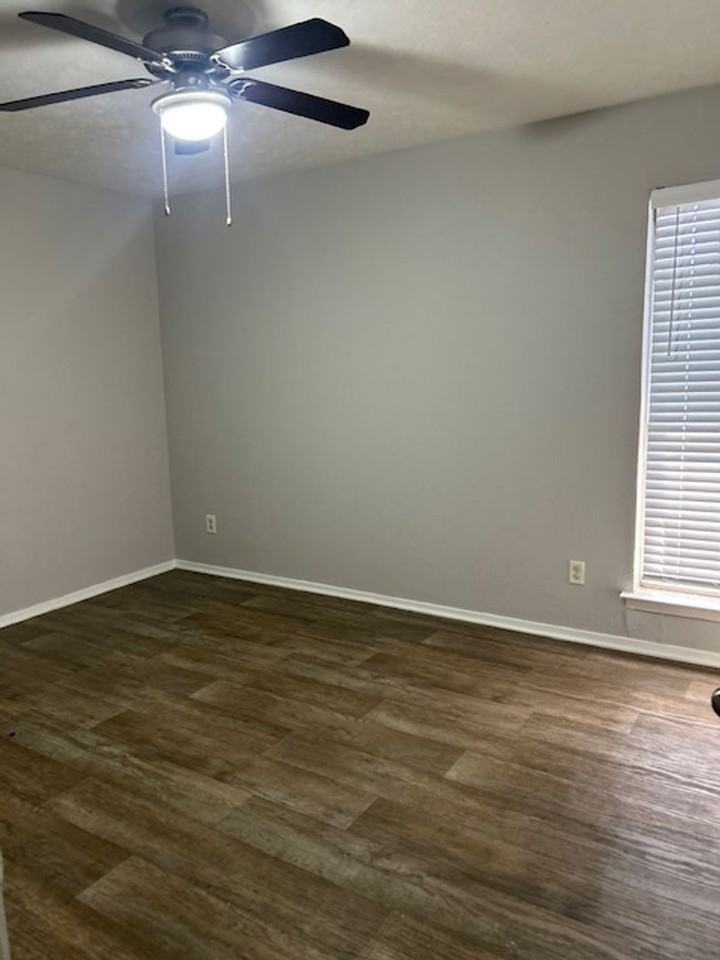 1002 S. Edmonds Ln - Photo 3 of 50