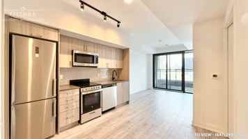 featured image of 990 Bloor St W